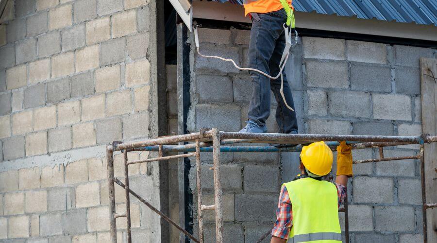 Professional gutter cleaning in Dateland, AZ